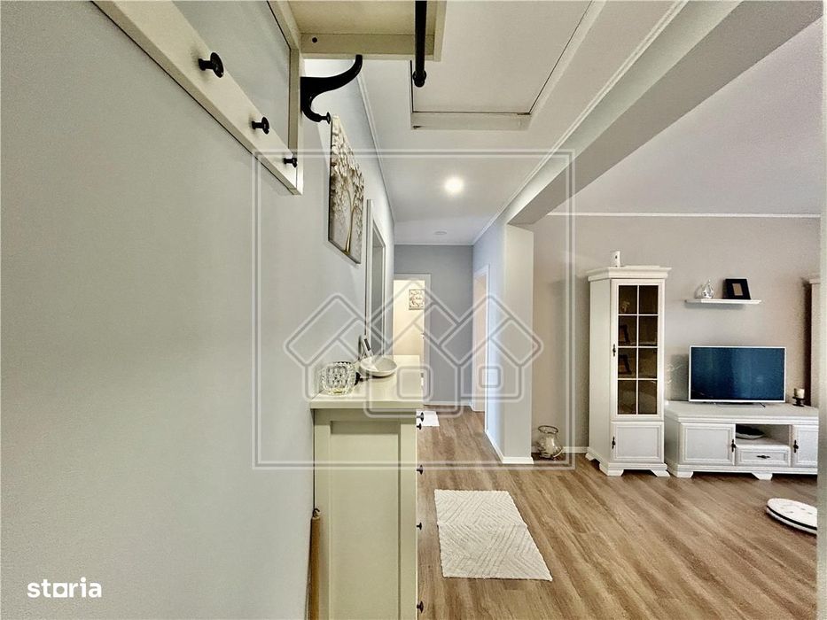 Apartament 3 camere, 77 mpu, terasa 20 mp, 2 locuri parcare, zona buna