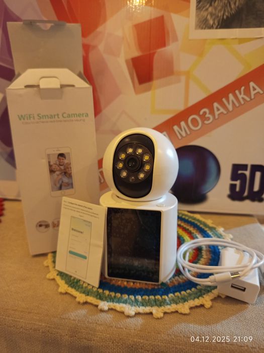 Видеокамера с дисплеем.