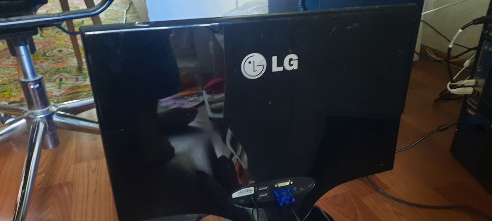 Монитор LG 24 дюйм