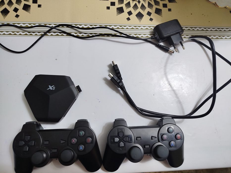 Игровая консоль .