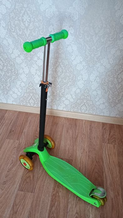 Продам самокат детский.Не маленький.6000 тг