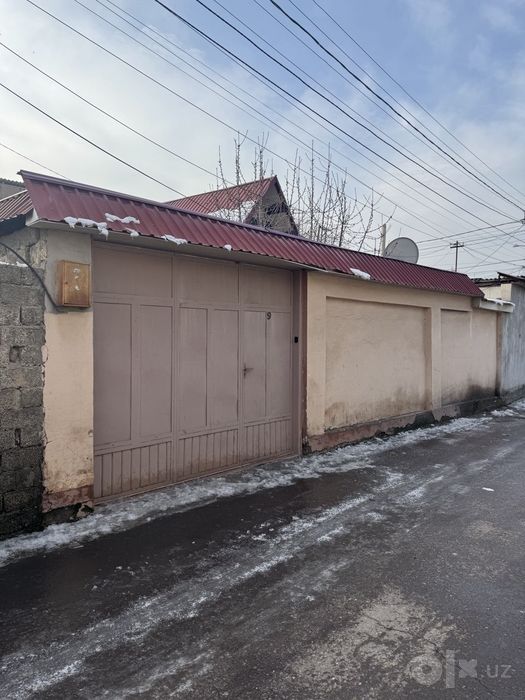 Продается дом мирабадский район  3 комнаты + кухня студия большая