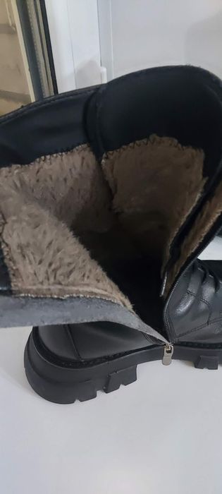 Продам зимние ботинки