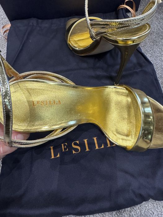 Оригинални сандали LeSILLA огледално златно