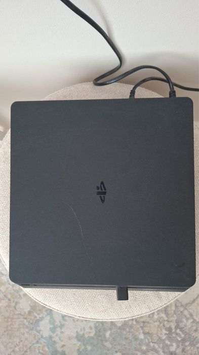 PS4 в хорошем состоянии