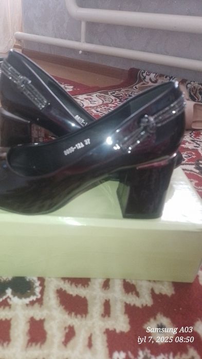 Sotiladi yangi holati yangidek 1 marta kiyilgan 37 razmer