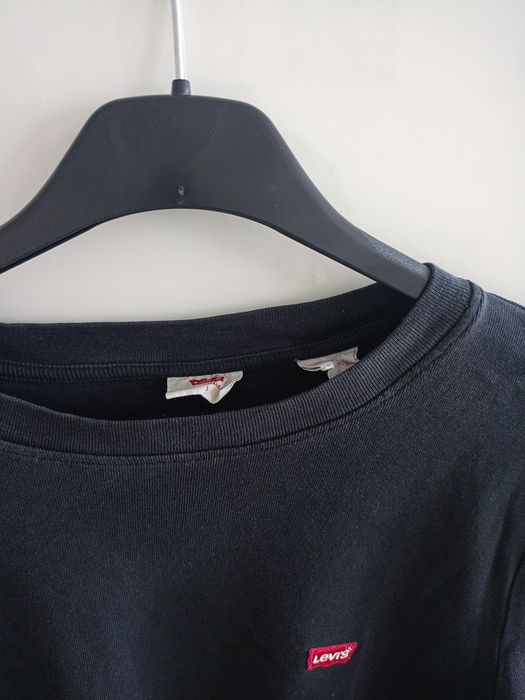 Vând bluza de corp Levis, produs de calitate superioara mărimea M.