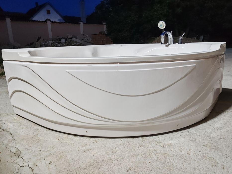 Vând cadă pe colț albă