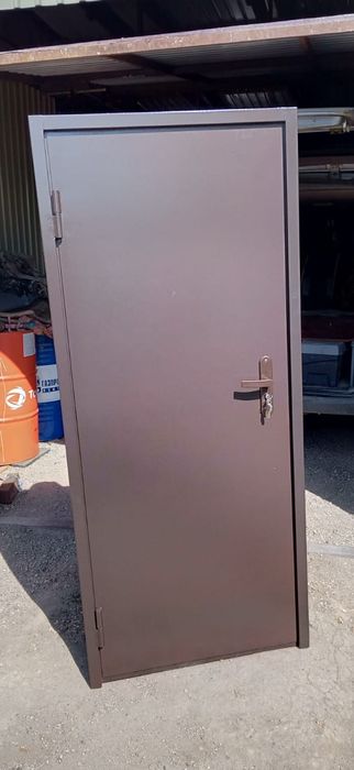 Двери ворота вальеры