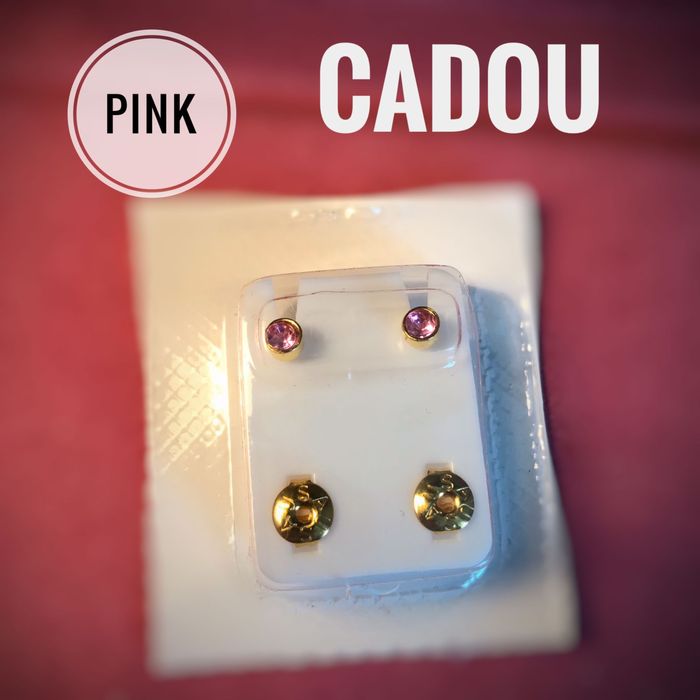 Pistol profesional și cercei medicinali