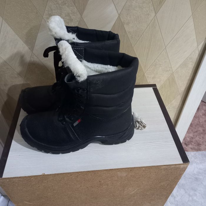 Продам рабочие ботинки