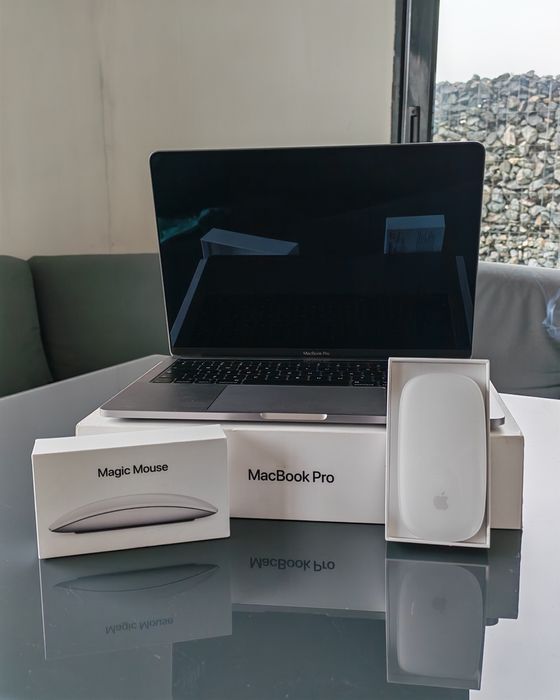 MacBook Pro 13' + Magic Mouse 2