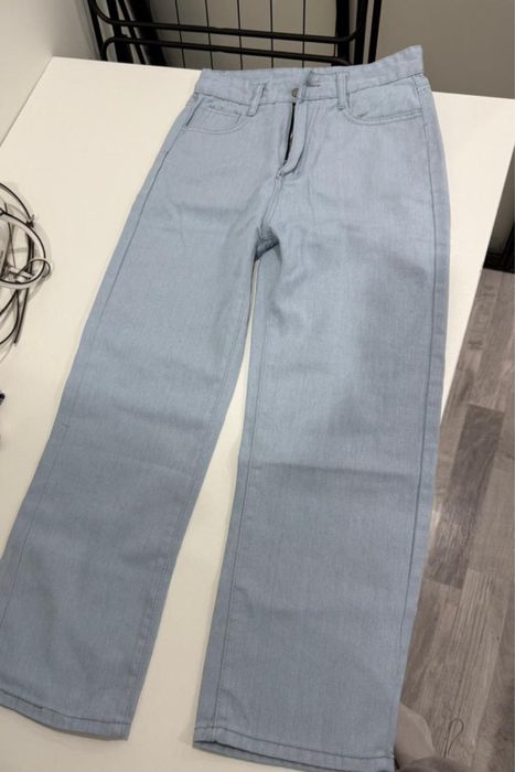 все по 5.000, вещи ношены 1-2 раза