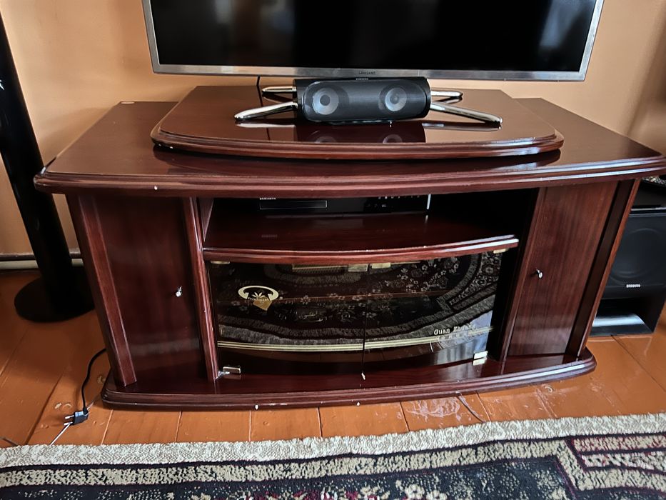 Тумба под телевизор