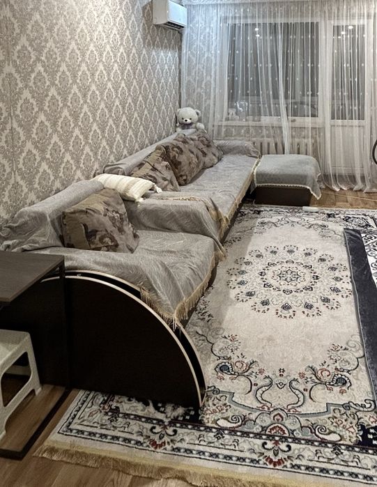 Продам диван с креслом и пуфиком