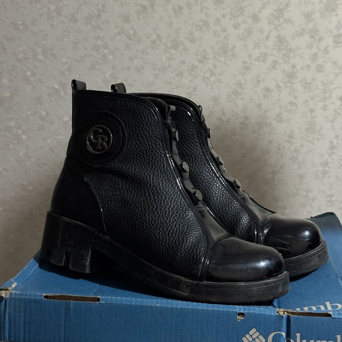 Продам ботинки женские