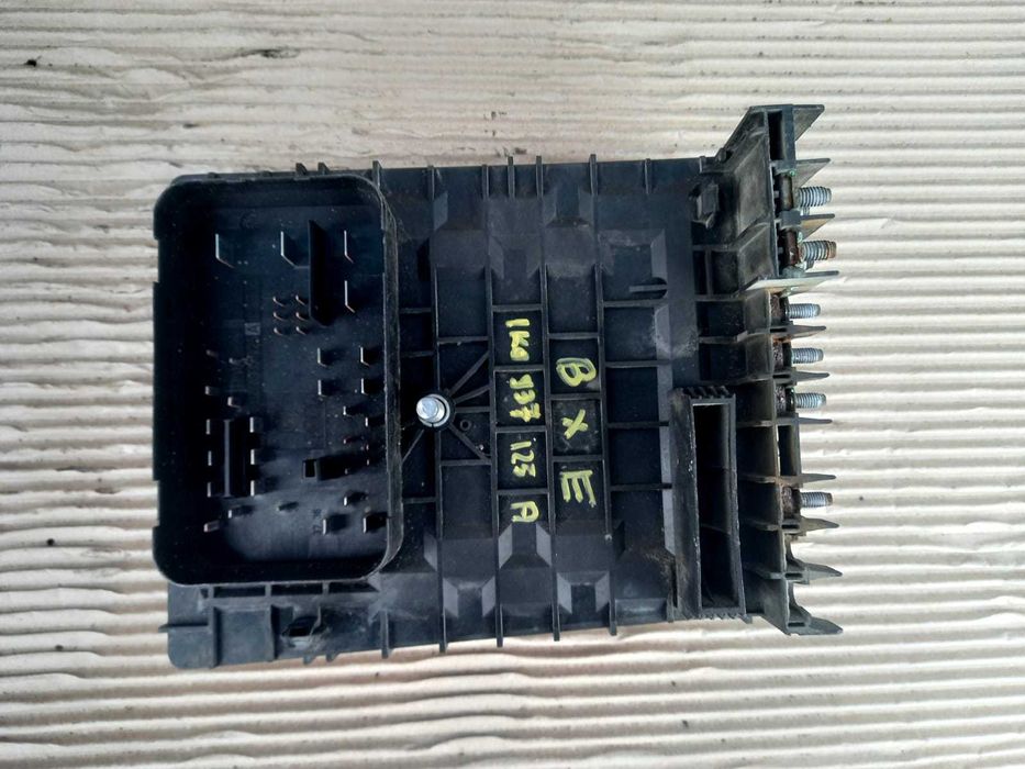 Vw Golf 5 Passat B6, panou sigurante motor 1,9 si 2,0