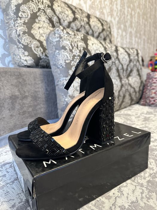 Продам босоножки