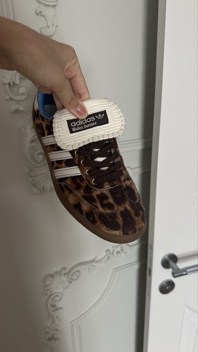 Кроссовки адидас с леопардовым принтом