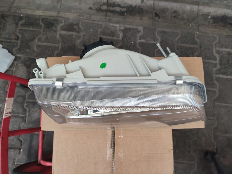 Ниссан Максима хрусталь фара/ Nissan Maxima А32