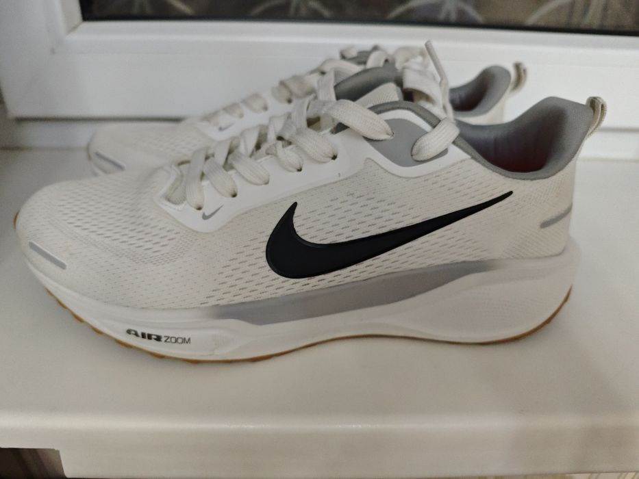 Кроссовка беговой