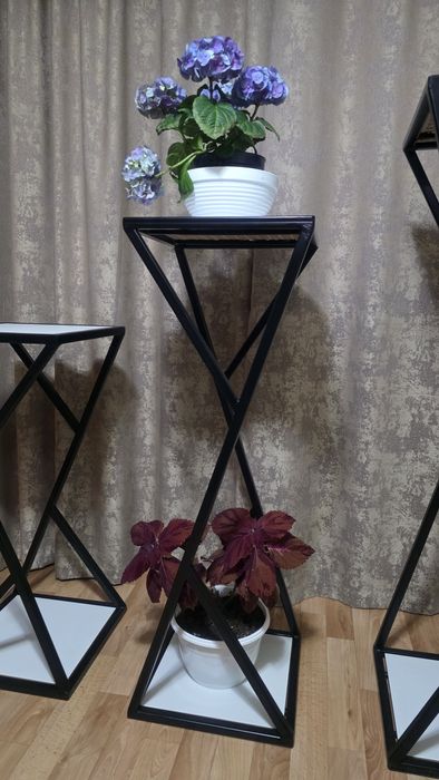 Подставка для цветов и декора