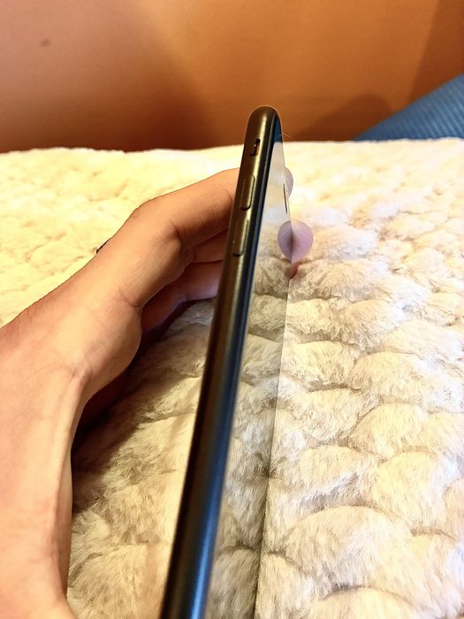 iPhone SE 2 64GB перфектен!