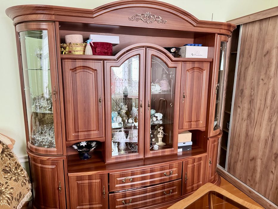 Продается шкаф для посуды