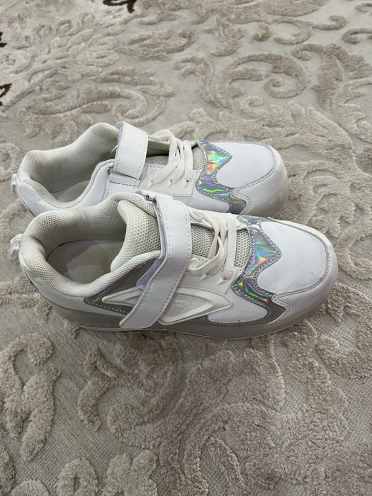 Продам кроссовки ролики