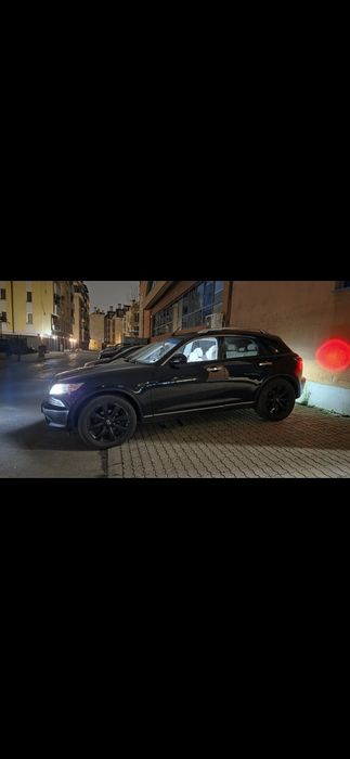 Продавам INFINITI FX35
