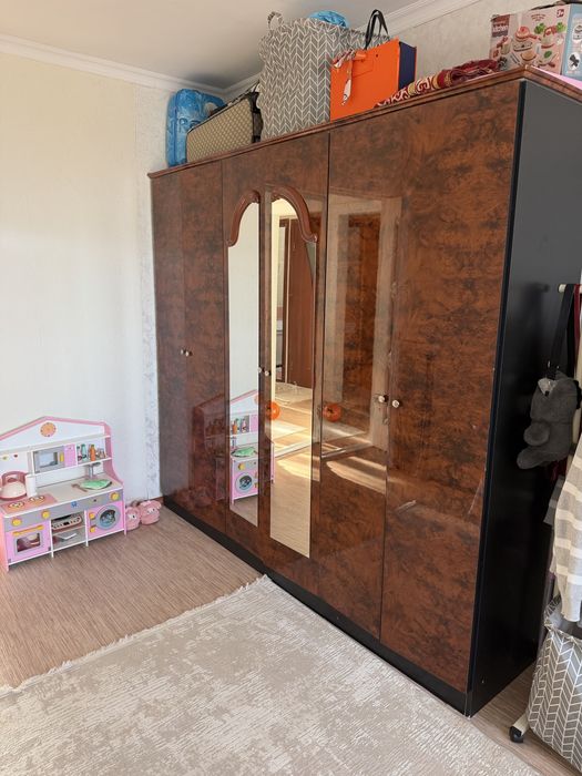 Продам спальный гарнитур