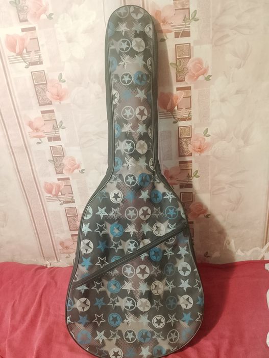 Продам б/у гитару без одной струны