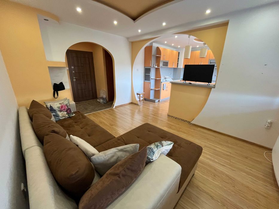 Дава се под наем Тристаен апартамент в Казанлък - 85 кв.м за 348.84 € - Снимка #2