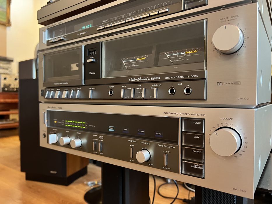 Linie Studio Standard by  Fischer: Amplificator Fischer  CA-250, Deck Fischer CR-123, Pickup Fisher MT-6331G, Tuner Fischer FM-550L