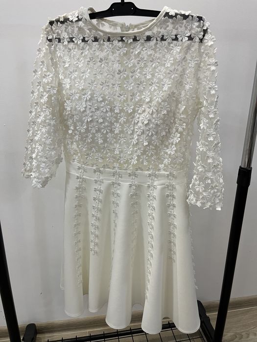 Официална рокля