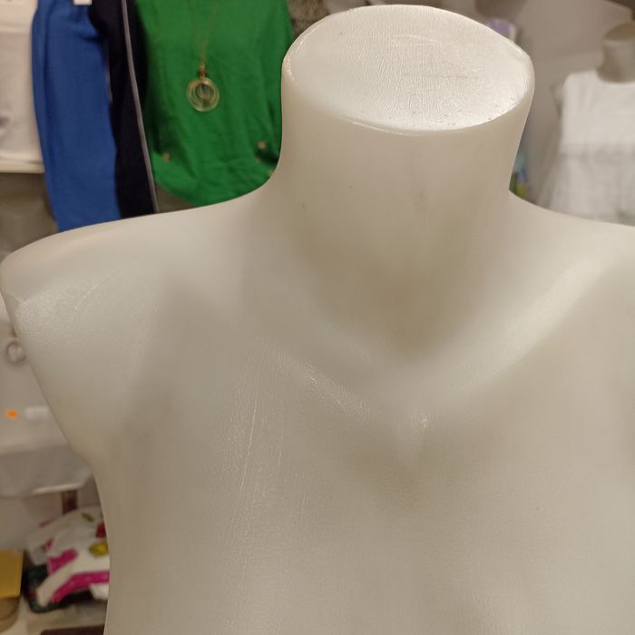 Бели дамски манекени,твърда пластмаса