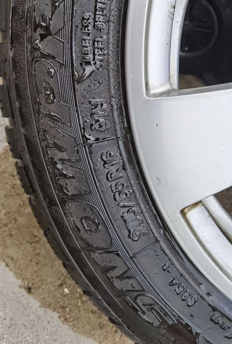 Roti 16" de Mercedes, cu anvelope 205/55/R16, marca Toyo, de iarna.