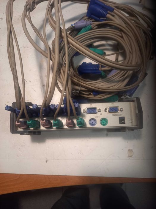 KVM SWITCH на 4 входа продам