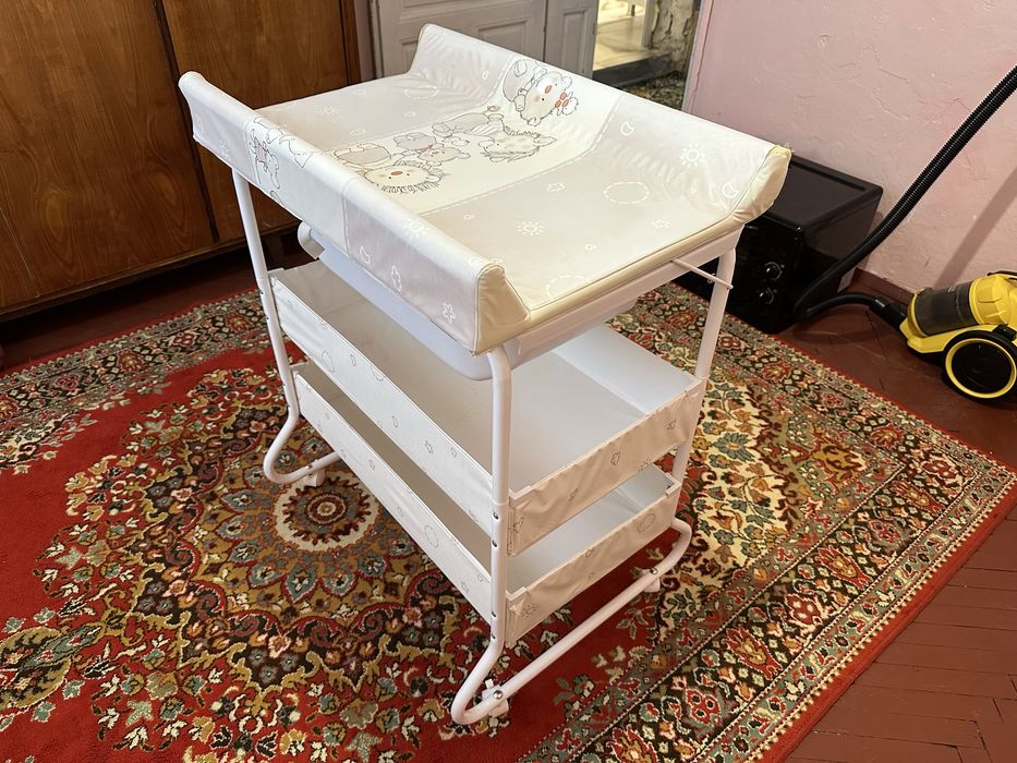 Маса за повиване с вана