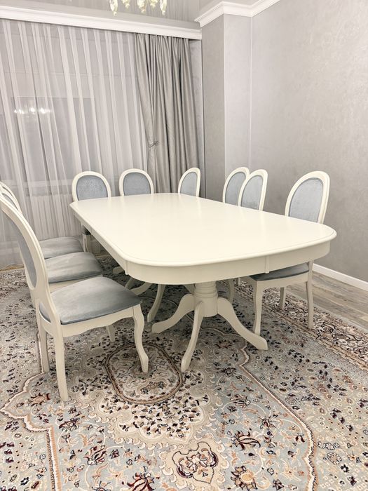 Гостинный стол из дерева