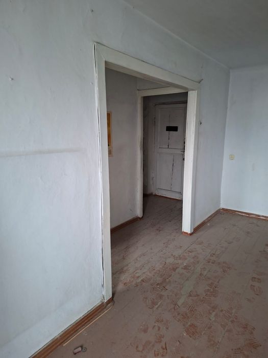 Продам 2 комнатную  квартиру