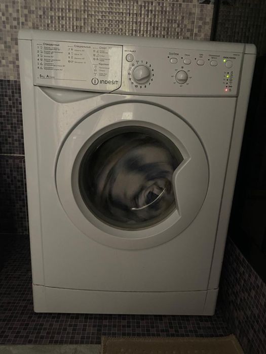 Продам стиральную машину Indesit