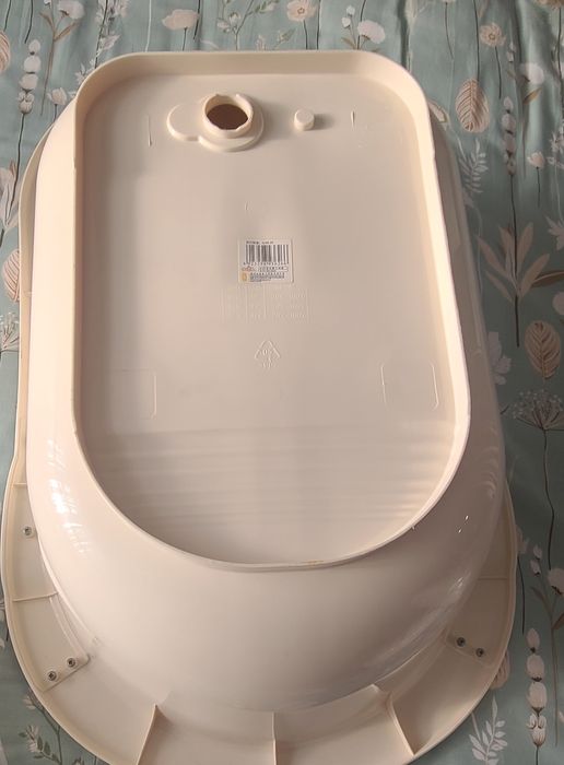 Ванночка  с подставкой для купания младенцев.