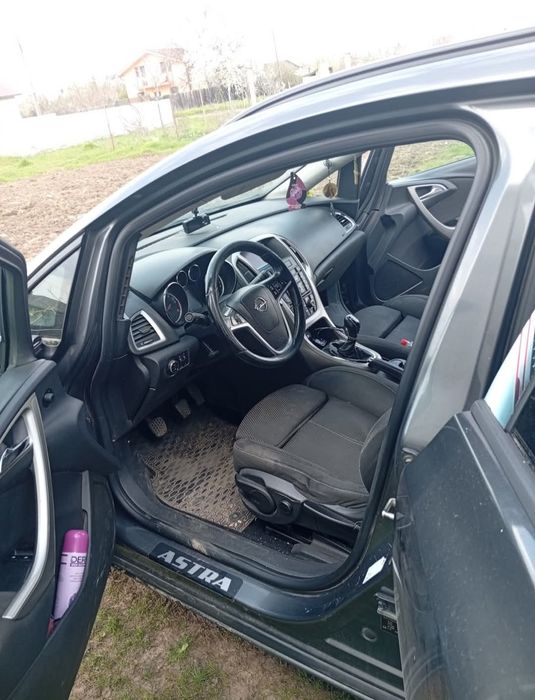 Vand opel astra j an 2011 motor 1.7 diesel 3000 euro
