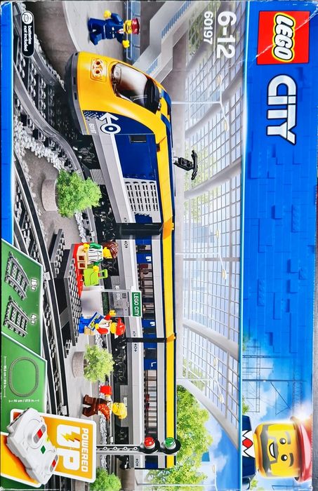 LEGO Tren de călători Powered Up 60197