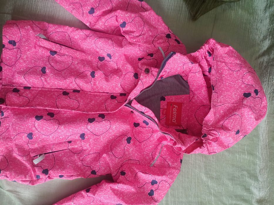 Продам куртки на девочку