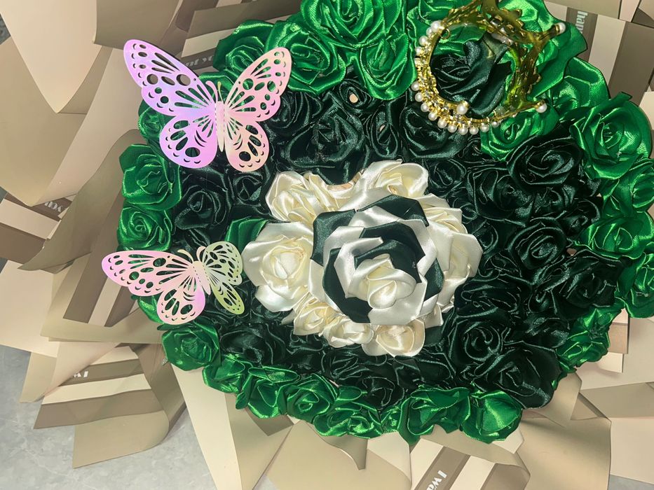 Buchete de flori, din satin și săpun.