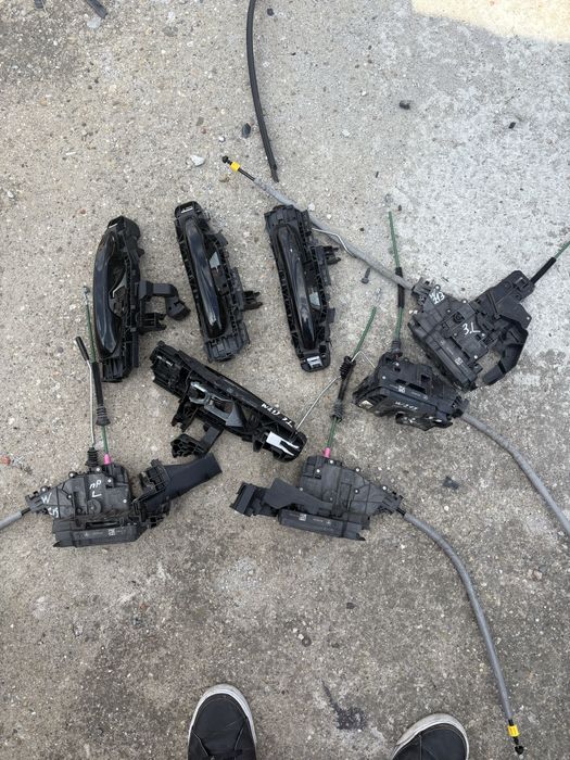 Mercedes w213 Е класа комби Брави и външни дръжки врати