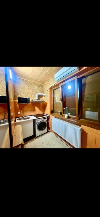 Garsoniera PARTER in spatele mallului , cu demisol, mobilat si utilat