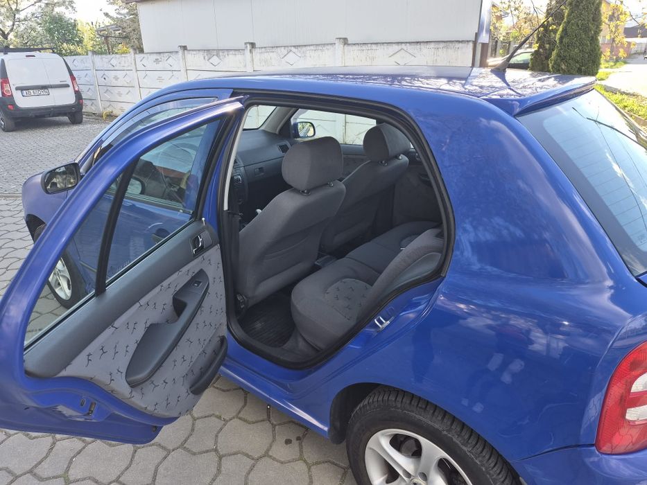 Skoda fabia an 2003 motor 1.4 benzina km reali 185000 de mi acte la zi